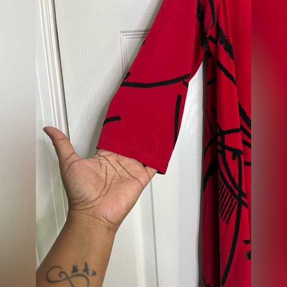 Clara SunWoo 3/4 Sleeve Geo Print Asymmetrical Hem Tunic Red/Black - Sz. Medium - Picture 2 of 4